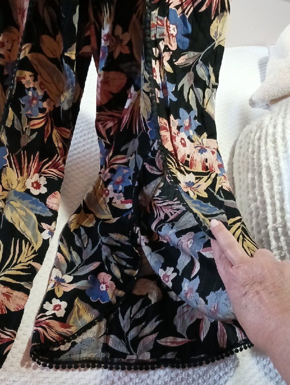 Stunning! ANGIE ⚜️Black Floral Print Smocked Top Open Wide-Leg Jumpsuit L - Picture 5 of 14